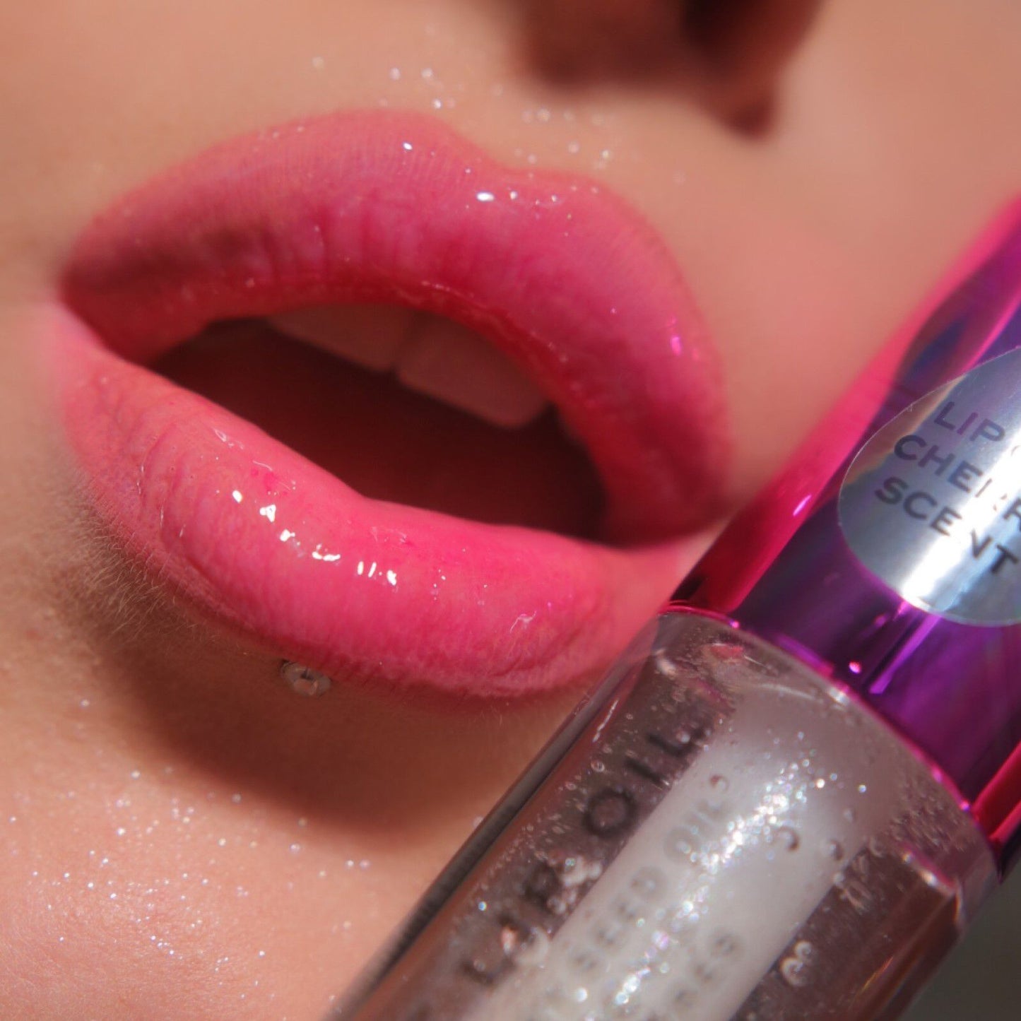 Makeup Revolution Glaze Lip Oil Lust Clear 4pc Set + 1 Full Size Product Worth 25% Value Free